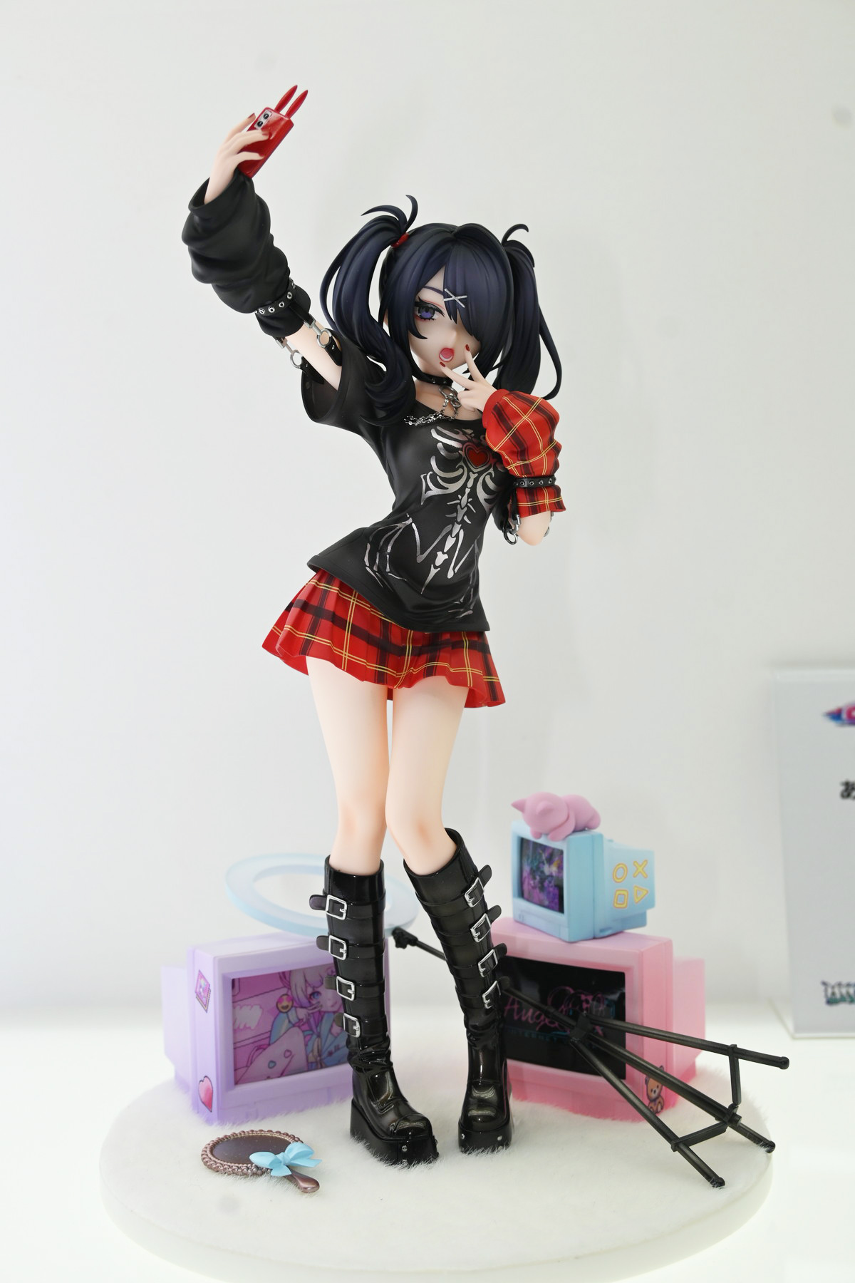 【ワンフェス2025夏フォトレポート】APEXTOYSブースから「魔女の旅々」イレイナ、「グリッドマン ユニバース」新条アカネ、海洋堂ブースから「初音ミク」などのフィギュアを紹介!
