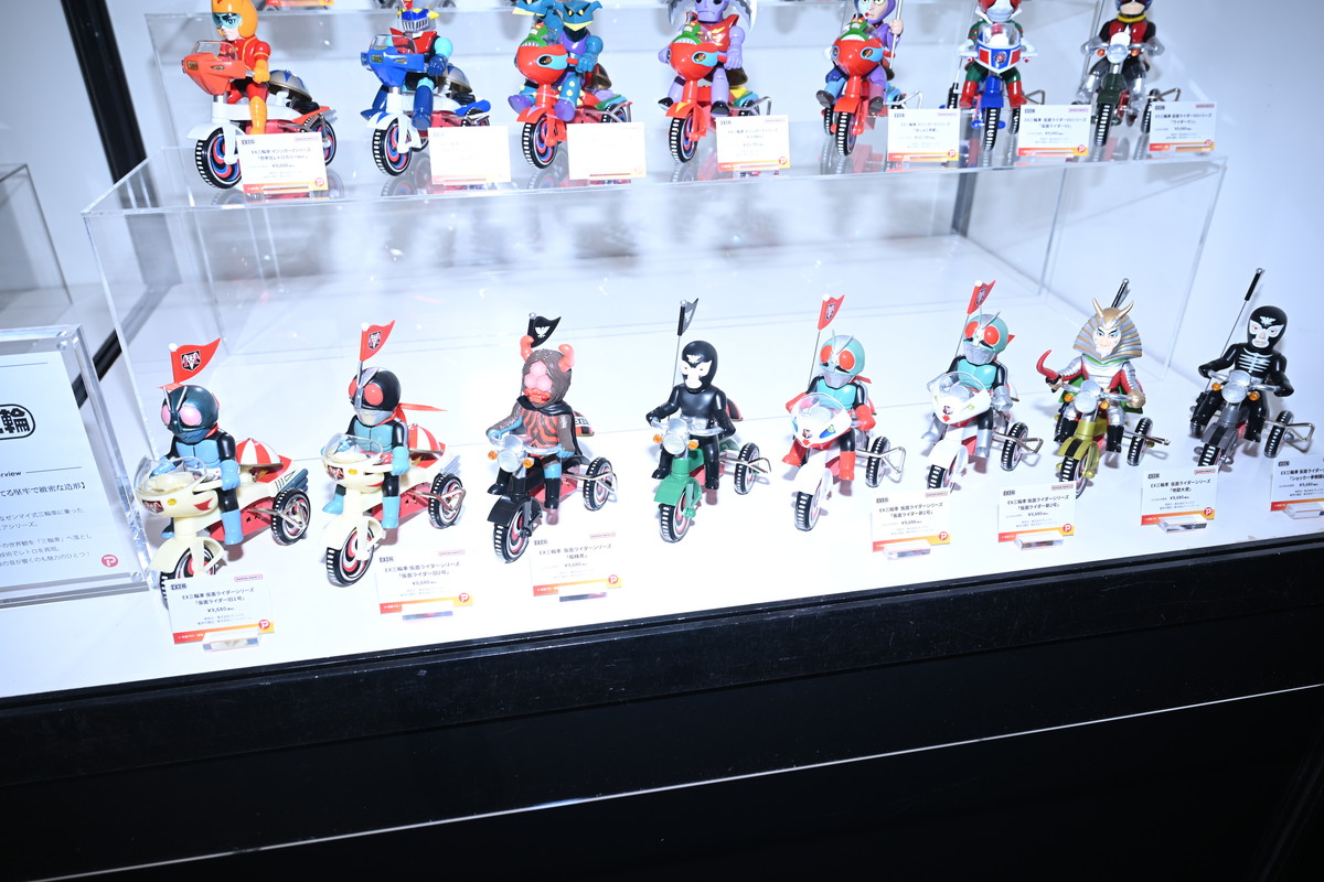 【ワンフェス2025夏フォトレポート】ウェーブブースから「アイドルマスター シンデレラガールズ」高垣楓、X-PLUSブースから「勝利の女神:NIKKE」アリスなどのフィギュアを紹介!
