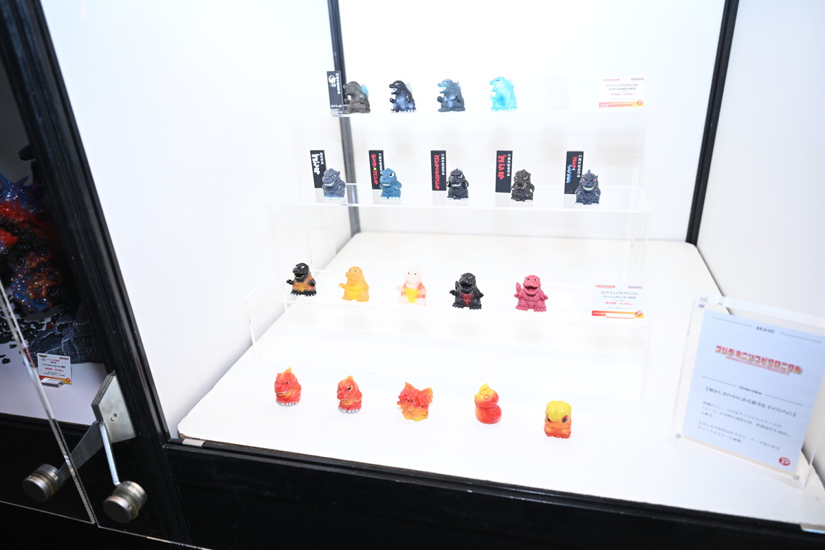 【ワンフェス2025夏フォトレポート】ウェーブブースから「アイドルマスター シンデレラガールズ」高垣楓、X-PLUSブースから「勝利の女神:NIKKE」アリスなどのフィギュアを紹介!