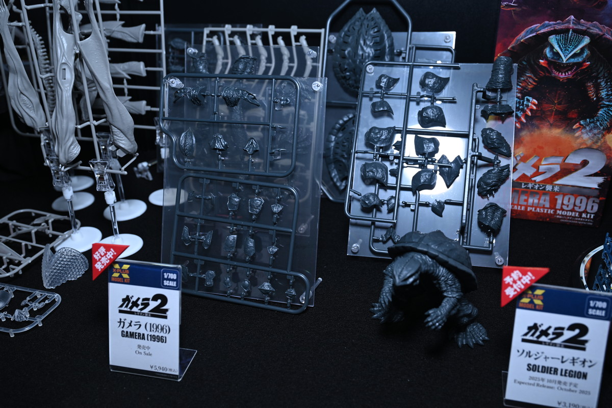 【ワンフェス2025夏フォトレポート】ウェーブブースから「アイドルマスター シンデレラガールズ」高垣楓、X-PLUSブースから「勝利の女神:NIKKE」アリスなどのフィギュアを紹介!