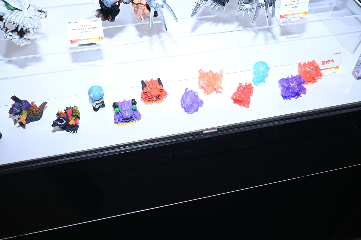 【ワンフェス2025夏フォトレポート】ウェーブブースから「アイドルマスター シンデレラガールズ」高垣楓、X-PLUSブースから「勝利の女神:NIKKE」アリスなどのフィギュアを紹介!