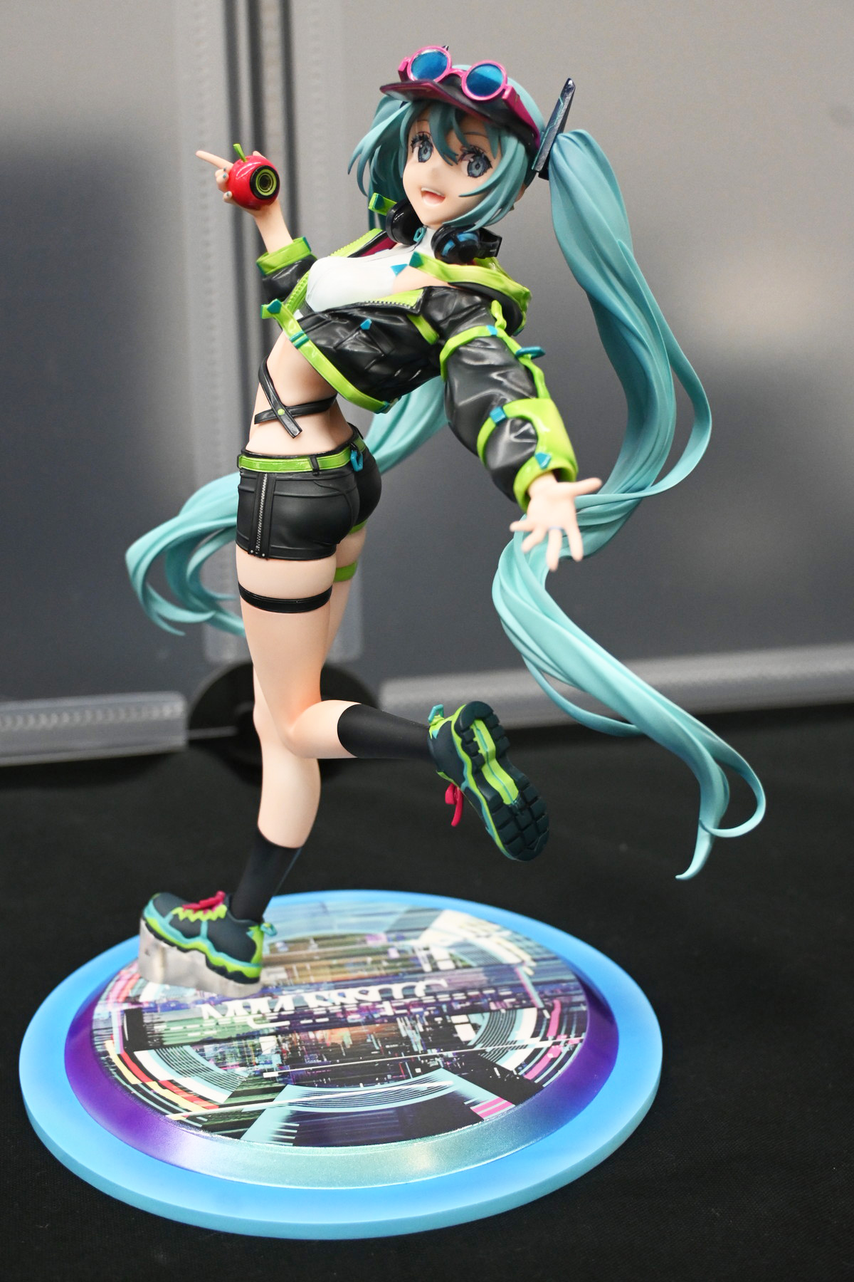 【ホビーメーカー合同展示商談会2025夏フォトレポート】「アズールレーン」ブレマートンや「ブルーアーカイブ」アコ、「小林さんちのメイドラゴン」イルルなどのフィギュアを紹介!