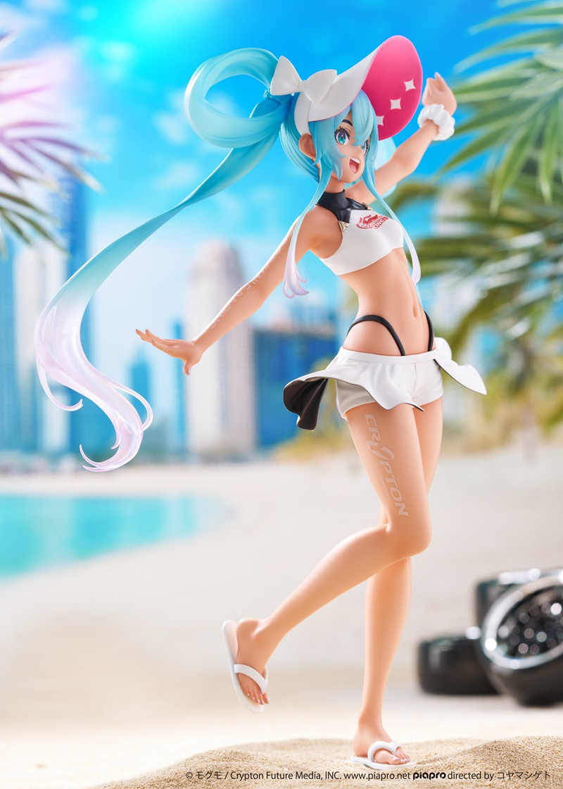 日焼けした夏らしい初音ミクをフリューがフィギュア化！8月上旬より「Trio-Try-iT Figure－レーシングミク 2024 Summer Holiday Ver. －」が登場！「レーシングミク 2025」のプライズも制作進行中